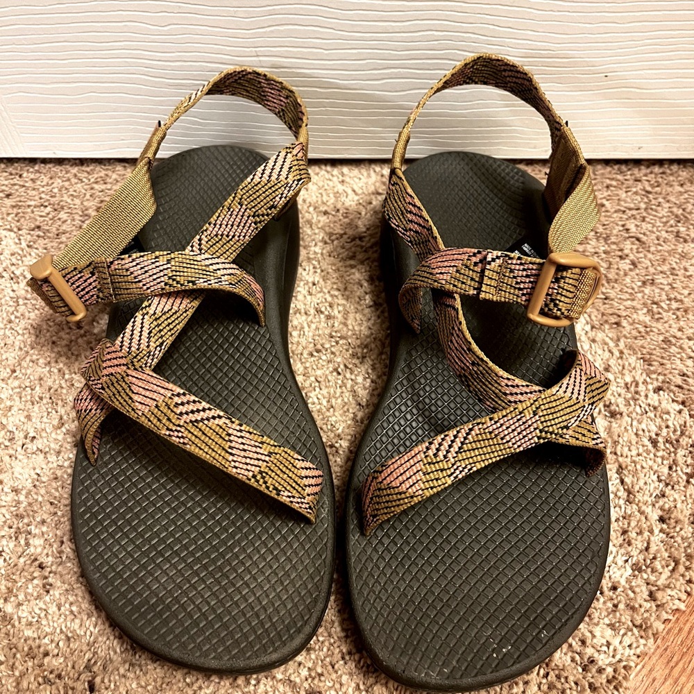 Women’s size 11 Chaco Z cloud light pink/olive green sandal